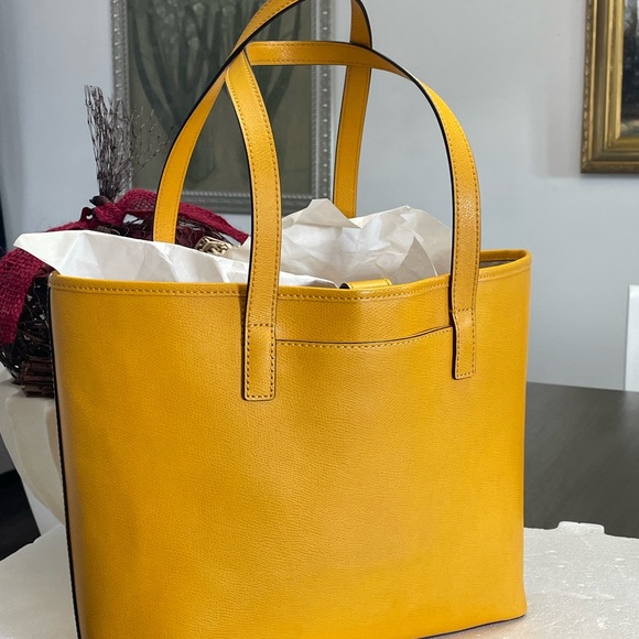 Michael Kors Yellow Tote Bag - Picture 4 of 9